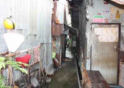 Gangsti fra slummen i Bangkok.